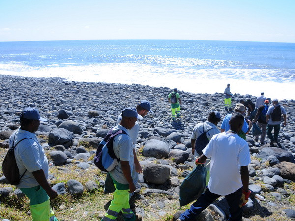 Ngừng hoạt động tìm mảnh vỡ máy bay MH370 trên đảo Reunion ảnh 1