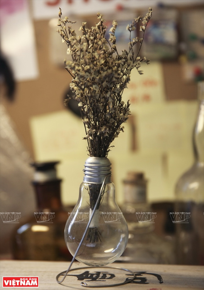 “Phù thủy” đưa tàu thuyền vào trong bóng đèn và chai lọ ảnh 13