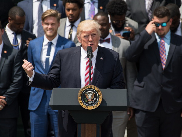 Tổng thống Mỹ Donald Trump. (Ảnh: AFP/TTXVN) Nghị sỹ bảo thủ tại Mỹ phản đối việc gia hạn luật về nghe lén ảnh 1