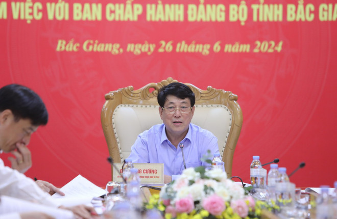 Ông Lương Cường, Ủy viên Bộ Chính trị, Thường trực Ban Bí thư, phát biểu tại buổi làm việc. (Ảnh: Danh Lam/TTXVN) ttxvn_thuong_truc_ban_bi_thu_luong_cuong_lam_viec_voi_bch_dang_bo_tinh_bac_giang1.jpg