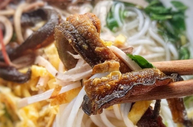 Bún thang lươn là sự kết hợp hài hòa của màu sắc nguyên liệu với sự tinh túy của món ăn. (Ảnh: Vietnam+) bun-thang-luon-pho-hien-3990.jpg