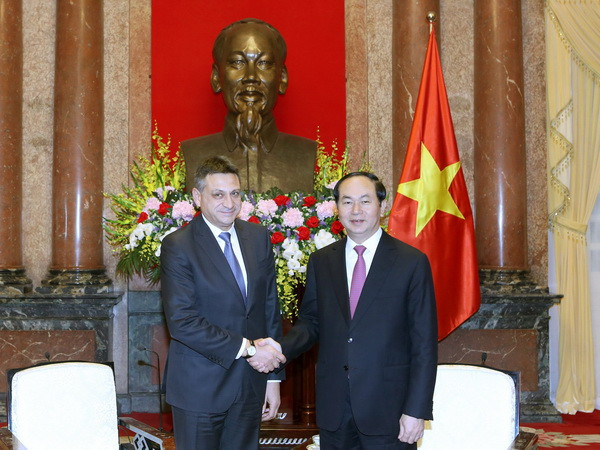 Chủ tịch nước Trần Đại Quang tiếp ông Dragomir Dimitrov, Chủ tịch Cơ quan Tình báo Nhà nước Bulgaria. (Ảnh: Nhan Sáng/TTXVN) Chủ tịch nước Trần Đại Quang tiếp Chủ tịch Cơ quan Tình báo Bulgaria ảnh 1
