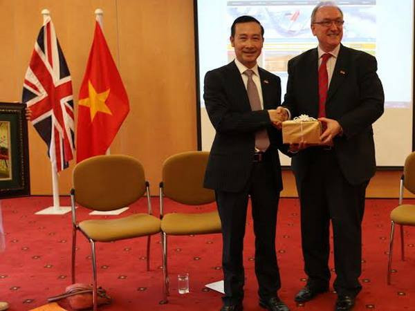 Phát động thi thiết kế phù điêu Chủ tịch Hồ Chí Minh tại Anh ảnh 1