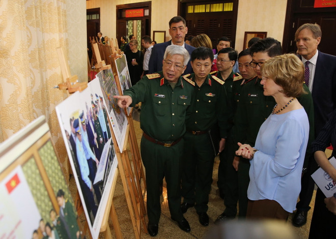 Thượng tướng Nguyễn Chí Vịnh làm việc với Phó Tổng Giám đốc USAID ảnh 3