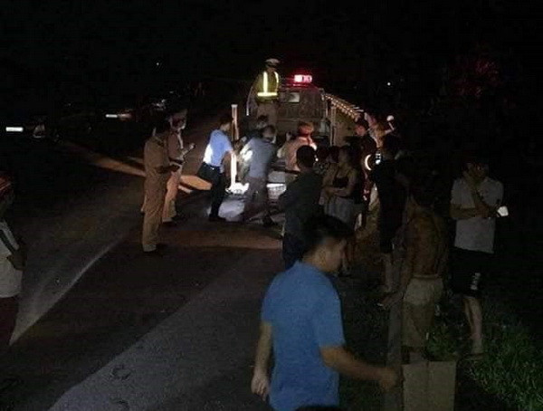 Hai đối tượng người nước ngoài khống chế một phụ nữ để cướp của ảnh 1