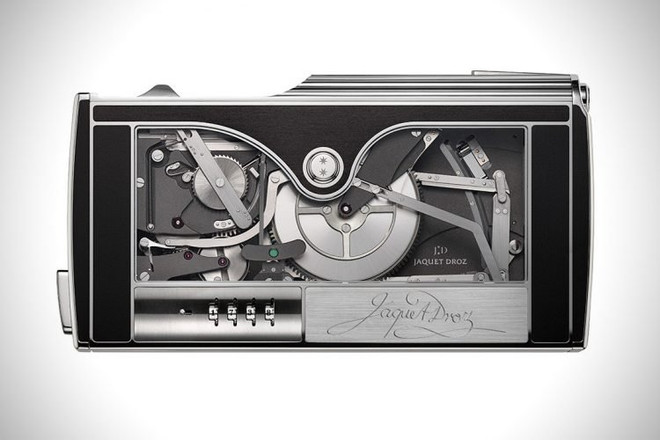 Choáng với chiếc máy viết chữ ký bỏ túi giá hơn 8 tỷ đồng ảnh 2