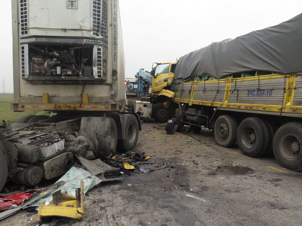 Tai nạn liên hoàn, ách tắc giao thông trên tuyến tránh thành phố Vinh ảnh 2