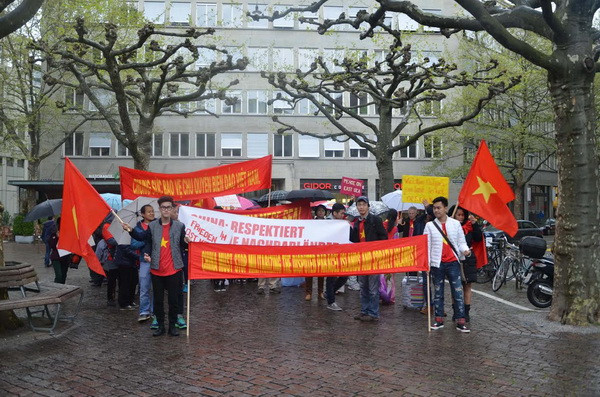 Biểu tình tại Zurich phản đối hành động của Trung Quốc ở Biển Đông ảnh 2