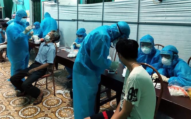 Thái Bình huy động tổng lực lấy 2.600 mẫu bệnh phẩm trong đêm ảnh 1