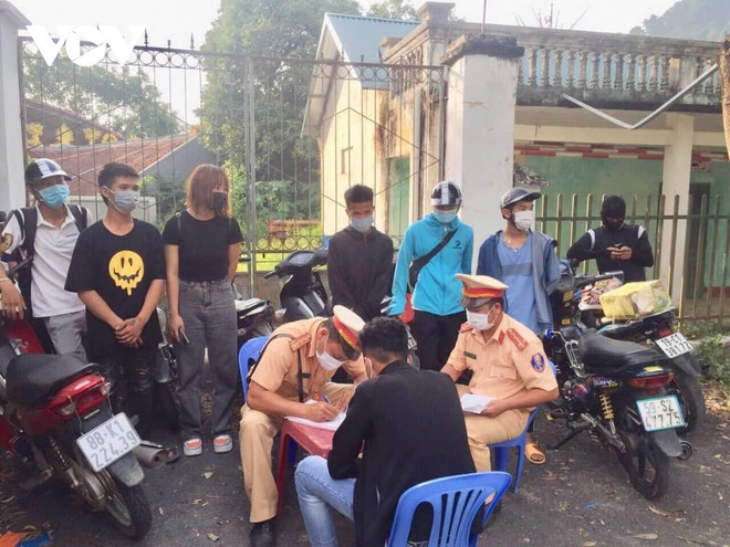 Ngăn chặn kịp thời nhóm thanh thiếu niên có dấu hiệu đua xe trái phép ảnh 1