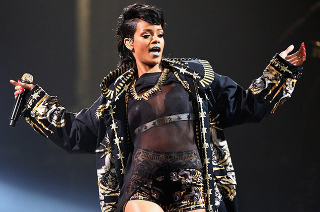 Rihanna bất ngờ "mất tích" trong lễ trao giải Grammy 2016 ảnh 1