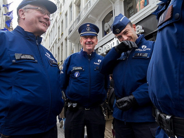 Cảnh sát Bỉ đình công phản đối cải cách chế độ lương hưu ảnh 1