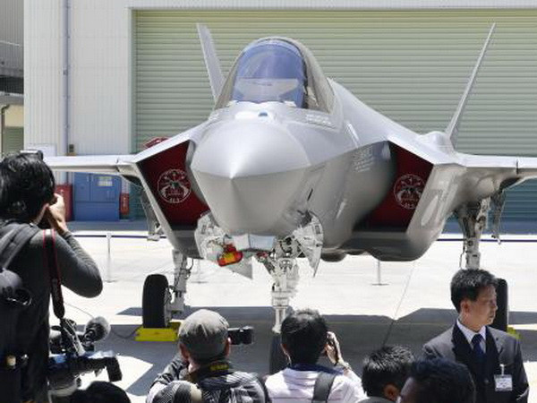 Máy bay chiến đấu F-35 được giới thiệu tại Toyoyama, Nagoya, Nhật Bản. (Ảnh: Kyodo/TTXVN) Mỹ và Nhật Bản tập trận trên không gần Bán đảo Triều Tiên ảnh 1