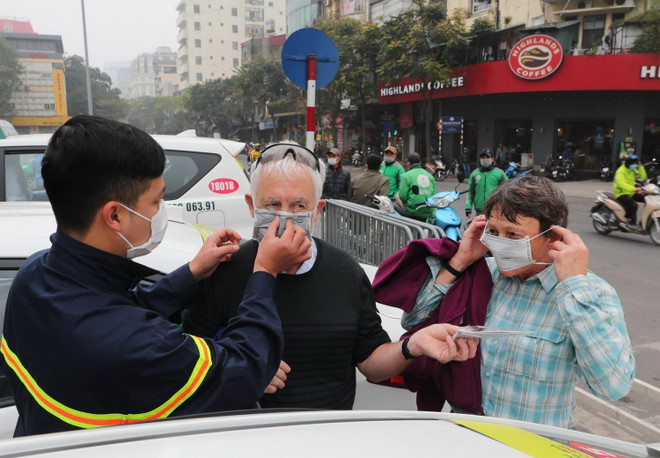 Hà Nội cách ly khách du lịch nước ngoài trên chuyến bay VN0054 ảnh 1