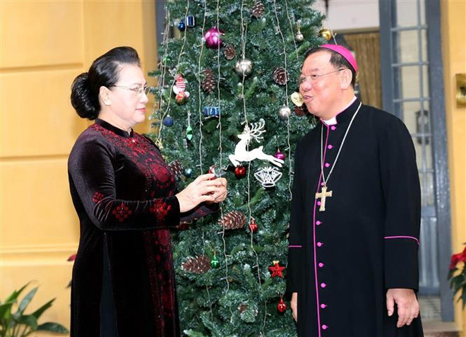 Chủ tịch Quốc hội chúc mừng Giáng sinh tại Tòa Tổng Giám mục Hà Nội ảnh 2