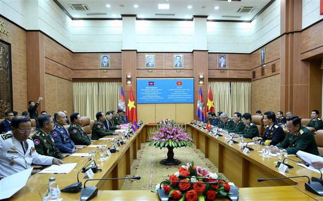 Đại tướng Ngô Xuân Lịch hội đàm với Bộ trưởng Bộ Quốc phòng Campuchia ảnh 2