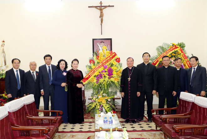 Chủ tịch Quốc hội chúc mừng Giáng sinh tại Tòa Tổng Giám mục Hà Nội ảnh 1