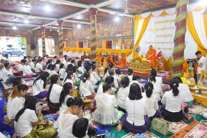 Người dân Campuchia bắt đầu kỳ nghỉ lễ Pchum Ben truyền thống ảnh 3