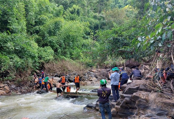 Đắk Nông: Tìm thấy thi thể nam sinh tử vong ở suối Đắk R’tih ảnh 1