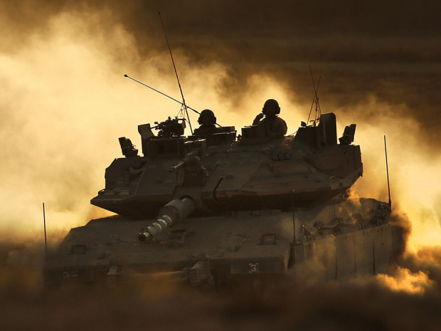 Xe tăng quân đội Israel tấn công căn cứ của Hamas ở Dải Gaza ảnh 1