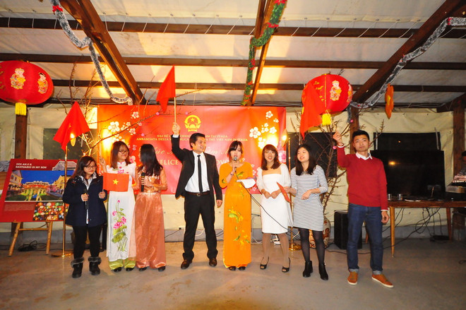 Người Việt trên thế giới tưng bừng chào đón Tết Bính Thân 2016 ảnh 4