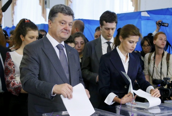 "Vua Chocolate" Poroshenko được dự báo đắc cử Tổng thống Ukraine ảnh 1