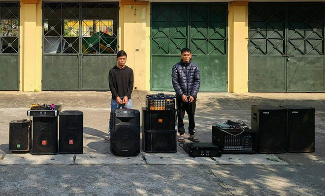 Các đối tượng bị bắt giữ cùng tang vật. (Ảnh: TTXVN phát) Khuyến cáo người dân cảnh giác với nạn trộm cắp tài sản dịp Tết ảnh 1