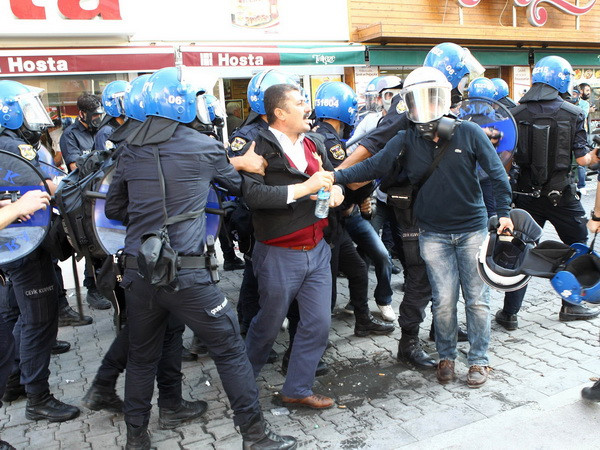 Thổ Nhĩ Kỳ áp đặt lệnh giới nghiêm do làn sóng biểu tình phản đối IS ảnh 1