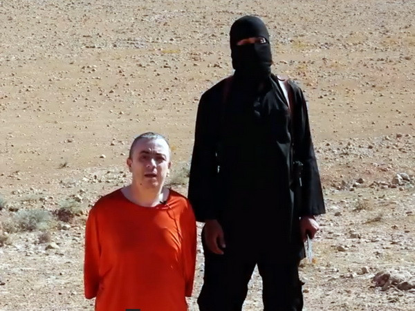 FBI truy lùng đối tượng bịt mặt trong video hành quyết của IS ảnh 1