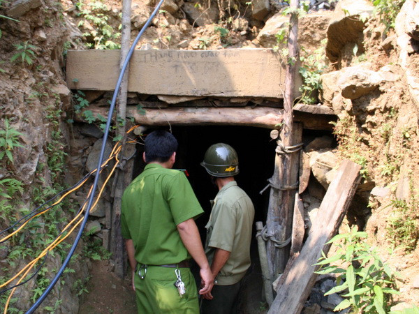 Xử lý nghiêm tổ chức, cá nhân liên quan vụ 4 phu vàng chết ngạt ảnh 1