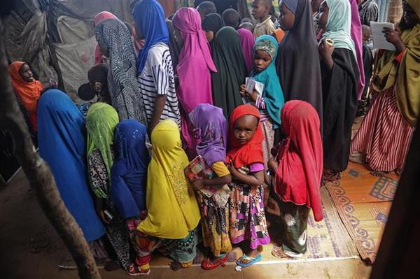 Trẻ em Somalia tại một trại tị nạn ở Mogadishu. (Nguồn: AFP/TTXVN) IOM giải cứu hàng chục nghìn người di cư tại Niger ảnh 1