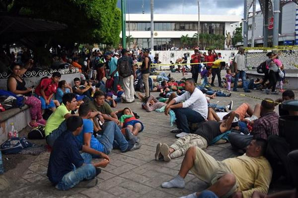 Người di cư trong hành trình tới Mỹ tại Tapachula, bang Chiapas, Mexico. (Nguồn: AFP/TTXVN) Hạ viện Mỹ thông qua gói tài chính giải quyết vấn đề di cư ảnh 1