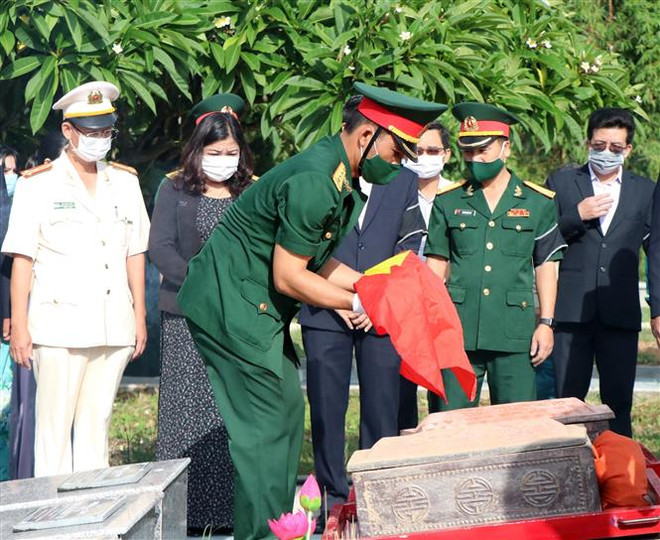 Kon Tum cất bốc, an táng hài cốt liệt sỹ hy sinh trong kháng chiến ảnh 1