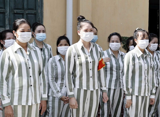 Các phạm nhân tại Trại giam Ngọc Lý. (Ảnh: Thống Nhất/TTXVN) Đặc xá 2021: Phạm nhân được xét nghiệm COVID-19 để đảm bảo an toàn ảnh 2