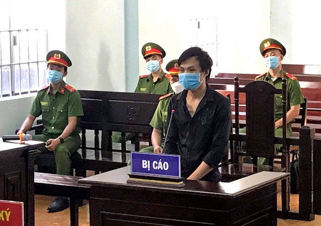 Phạt 12 tháng tù đối tượng tấn công lực lượng phòng, chống dịch ảnh 1