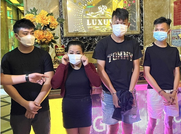 Đồng Nai: Bắt chủ quán Karaoke điều tra hành vi chứa chấp dùng ma túy ảnh 1