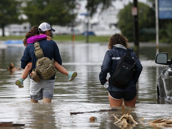 Cảnh ngập lụt do bão Cindy gây ra tại New Orleans. (Nguồn: AP) Bão nhiệt đới Cindy tràn vào Mỹ làm 1 người thiệt mạng ảnh 1