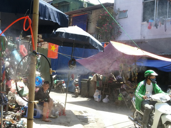 Ảnh chỉ có tính minh họa. (Ảnh: Thành Đạt/TTXVN) Khu vực Bắc Bộ xảy ra nắng nóng, có nơi trên 36 độ C ảnh 1