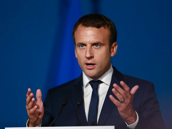 Tổng thống Pháp Emmanuel Macron phát biểu tại một sự kiện ở Paris. (Nguồn: AFP/TTXVN) Tổng thống Pháp nhấn mạnh ưu tiên chống khủng bố tại Syria ảnh 1