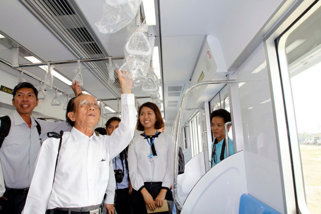 Lấy ý kiến nhân dân về thiết kế đầu máy, toa xe tuyến metro số 1 ảnh 1