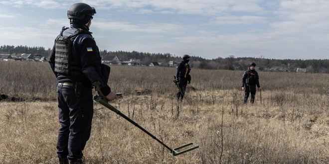 Ukraine ban hành chính sách mới về rà phá bom mìn nhân đạo ảnh 1