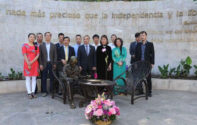 Kỷ niệm 128 năm ngày sinh Chủ tịch Hồ Chí Minh tại Mexico, Hà Lan ảnh 1