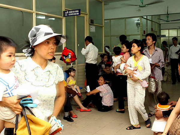 Hà Nội: Nhiệt độ ngoài trời lúc nóng nhất lên đến 43 độ C ảnh 1