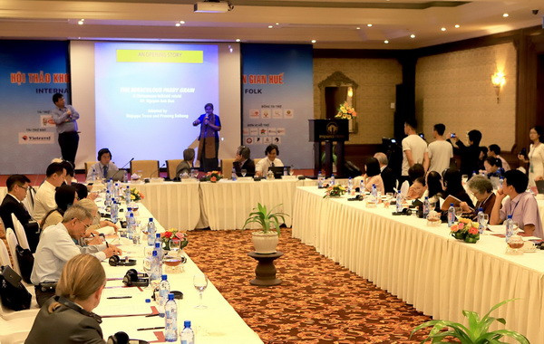 Quang cảnh hội thảo. (Ảnh: Hoàng Hùng/TTXVN) Ẩm thực cung đình và dân gian Huế kết hợp du lịch vươn ra thế giới ảnh 1
