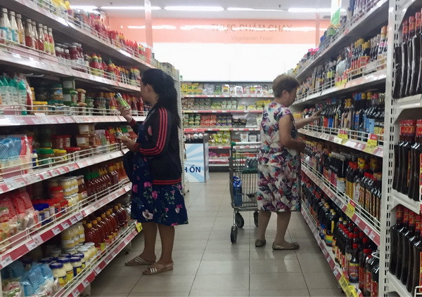 Nhóm hàng ăn và dịch vụ ăn uống, mặt hàng lương thực tăng 0,44% trong tháng 4/2018. (Ảnh: Anh Tuấn/TTXVN) Chỉ số giá tiêu dùng của cả nước tăng nhẹ trong tháng Tư ảnh 1