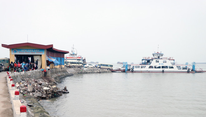 Khách đổ về Cát Bà tăng đột biến, giao thông bến phà Gót bị ùn ứ ảnh 2