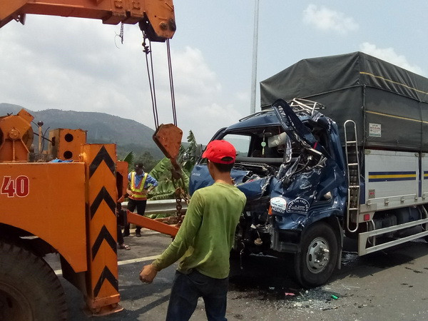 Ảnh chỉ có tính minh họa. (Ảnh: Đặng Tuấn/TTXVN) Lâm Đồng: Xe chở khách đâm xe tải làm Quốc lộ 20 ách tắc nhiều giờ ảnh 1