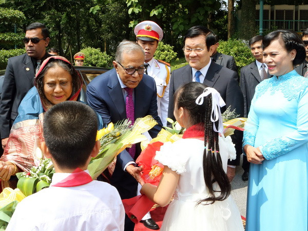 Tổng thống Bangladesh kết thúc tốt đẹp chuyến thăm Việt Nam ảnh 1