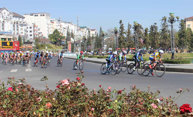 Đua xe đạp nữ Quốc tế Bình Dương: Nguyễn Thị Thật thắng chặng Đà Lạt ảnh 1