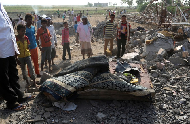 Liên quân Arab oanh kích vào chợ ở Yemen làm 16 người chết ảnh 1